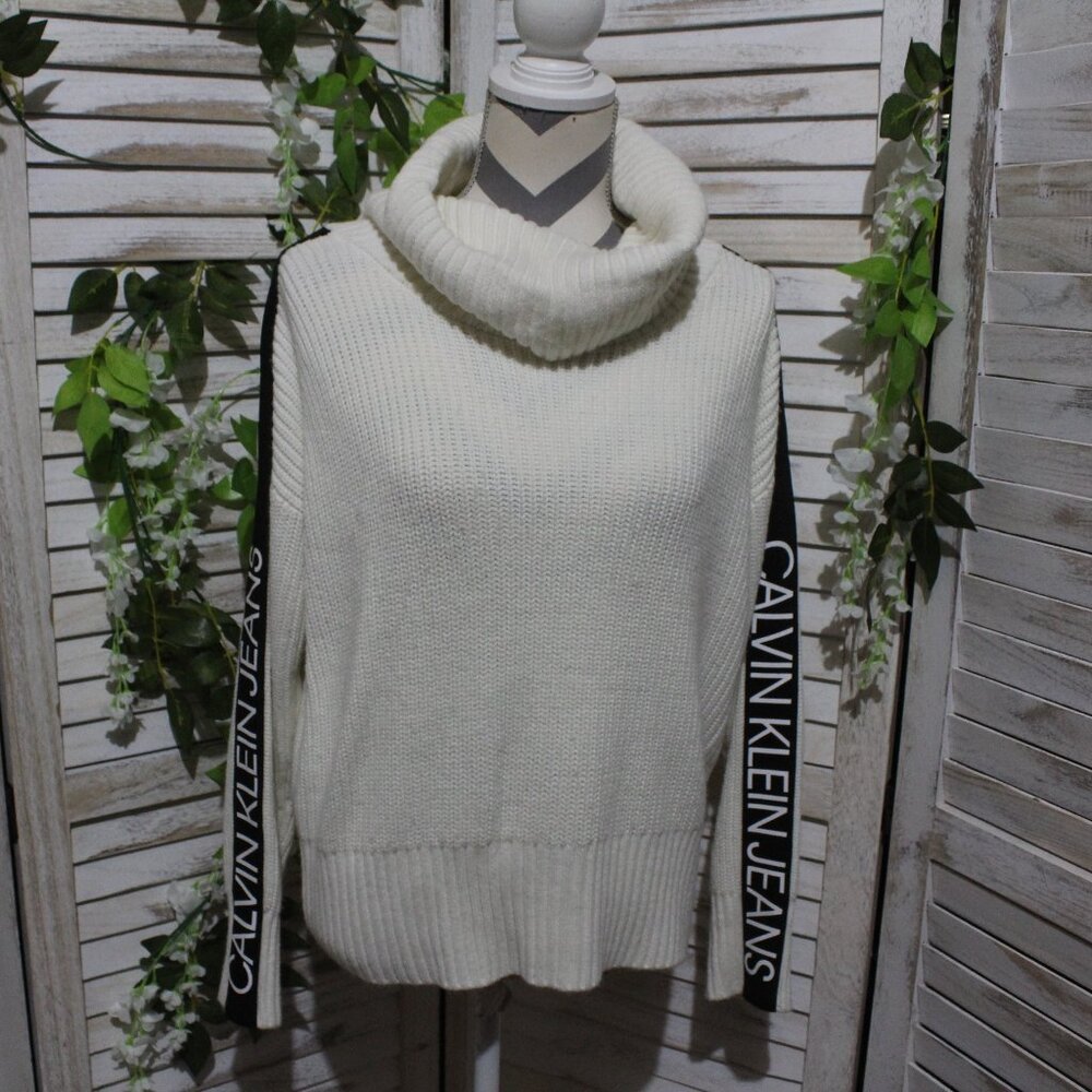Calvin Klein Chunky Ribbed Knit Logo Sleeve Sweater (1253)
